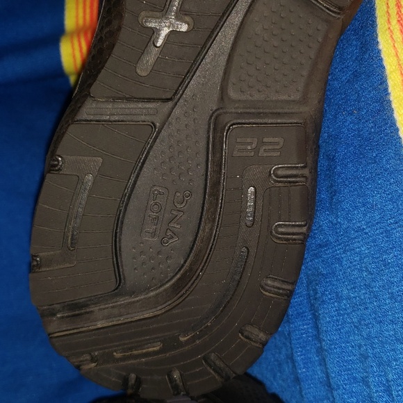 Brooks - Picture 8 of 9